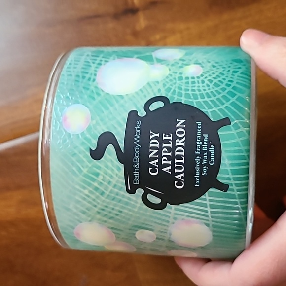 CANDY APPLE CAULDRON 3 Wick Candle With Potion Bubbles Decorative Lid - Picture 5 of 7